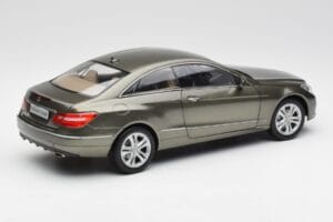 Mercedes E-Class Coupe C207 Titanite Pilkas Metalinis Minichamps 1:18 B66962419 Metalas - nuotrauka 3 iš 8