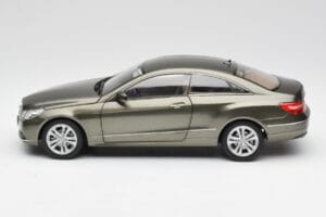 Mercedes E-Class Coupe C207 Titanite Pilkas Metalinis Minichamps 1:18 B66962419 Metalas - nuotrauka 4 iš 8