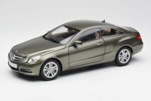 Mercedes E-Class Coupe C207 Titanite Pilkas Metalinis Minichamps 1:18 B66962419 Metalas