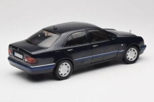 Mercedes E-Class W210 E320 Juodas Sun Star 1:18 1151 Metalas - nuotrauka 3 iš 8