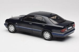 Mercedes E-Class W210 E320 Juodas Sun Star 1:18 1151 Metalas - nuotrauka 7 iš 8
