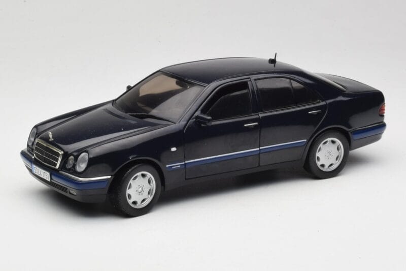 Mercedes E-Class W210 E320 Juodas Sun Star 1:18 1151 Metalas