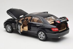 Mercedes E-Class W211 Juodas Maisto 1:18 31172 Metalas - nuotrauka 5 iš 8