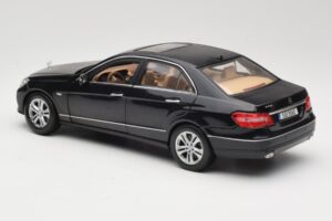 Mercedes E-Class W211 Juodas Maisto 1:18 31172 Metalas - nuotrauka 7 iš 8