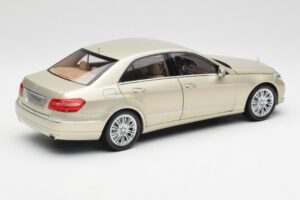 Mercedes E-Class W212 Elegance Pearl Smėlio Metalinis Minichamps 1:18 B66960215 Metalas - nuotrauka 3 iš 8