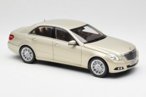Mercedes E-Class W212 Elegance Pearl Smėlio Metalinis Minichamps 1:18 B66960215 Metalas - nuotrauka 6 iš 8