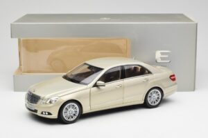Mercedes E-Class W212 Elegance Pearl Smėlio Metalinis Minichamps 1:18 B66960215 Metalas - nuotrauka 8 iš 8
