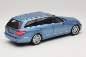 Mercedes E-Class W212 Estate Indigolith Metallic Blue Minichamps 1:18 B66962449 Metalas - nuotrauka 3 iš 8