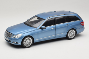 Mercedes E-Class W212 Estate Indigolith Metallic Blue Minichamps 1:18 B66962449 Metalas