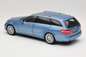 Mercedes E-Class W212 Estate Indigolith Metallic Blue Minichamps 1:18 B66962449 Metalas - nuotrauka 7 iš 8