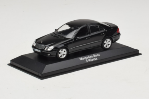 Mercedes E-Class W211 Juodas Minichamps 1:43 B66961950 Metalas - nuotrauka 2 iš 4