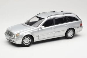 Mercedes E320 T-Modell S210 Elegance Sidabrinis Kyosho 1:18 B66962166 Metalas