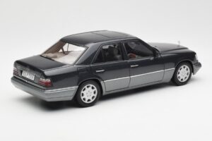 Mercedes E320 W124 Nautik Mėlynas Metallic Dealer Edition AUTOart 1:18 B66040508 Metalas - nuotrauka 3 iš 8