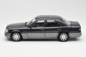 Mercedes E320 W124 Nautik Mėlynas Metallic Dealer Edition AUTOart 1:18 B66040508 Metalas - nuotrauka 4 iš 8