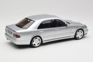 Mercedes E55 AMG W210 Brilliant Silver Otto 1:18 OT459 Derva - nuotrauka 2 iš 6