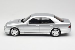 Mercedes E55 AMG W210 Brilliant Silver Otto 1:18 OT459 Derva - nuotrauka 3 iš 6