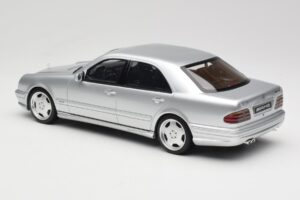 Mercedes E55 AMG W210 Brilliant Silver Otto 1:18 OT459 Derva - nuotrauka 5 iš 6