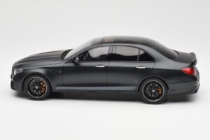 Mercedes AMG E63 S W213 Edition 1 Night Juodas GT Spirit 1:18 B66963111 Derva - nuotrauka 3 iš 6