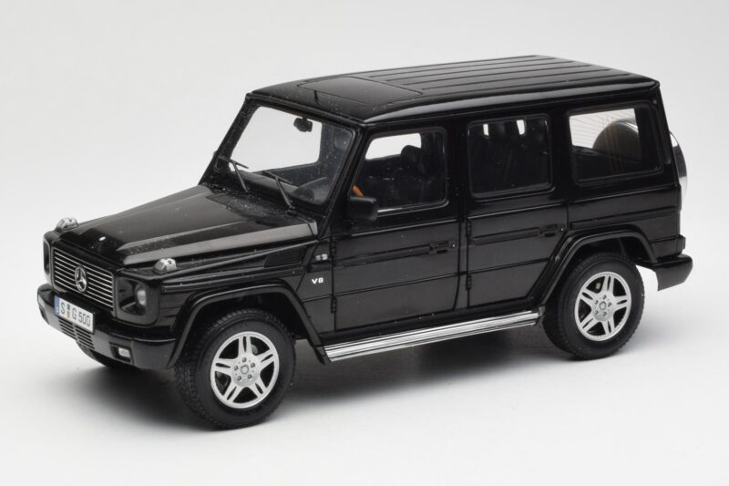Mercedes G 500 W463 Juodas Dealer Edition AUTOart 1:18 B66962143 Metalas