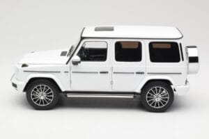 Mercedes G-Class G 500 W463A Diamond White Metallic Minichamps 1:18 113037111 Metalas - nuotrauka 4 iš 8