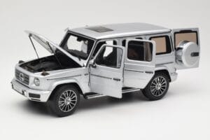 Mercedes G-Class G 500 W463A Iridium Silver Metallic Minichamps 1:18 113037112 Metalas - nuotrauka 2 iš 8