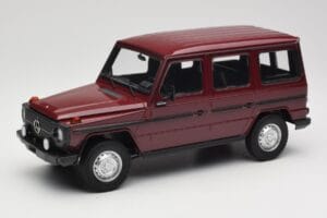 Mercedes G-Class W460 LWB Tamsiai Raudonas Minichamps 1:18 155038102 Metalas