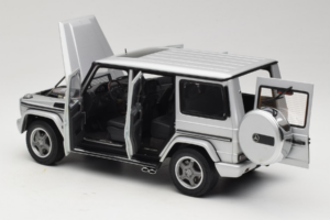 Mercedes G55 AMG W463 Sidabrinis AUTOart 1:18 76247 Metalas - nuotrauka 5 iš 8