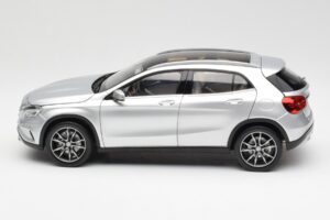 Mercedes GLA X156 Polar Sidabrinis Metalinis Norev 1:18 B66960267 Metalas - nuotrauka 4 iš 8