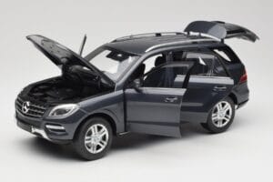 Mercedes M-Class W164 Grey Metallic Minichamps 1:18 100030100 Metalas - nuotrauka 2 iš 8