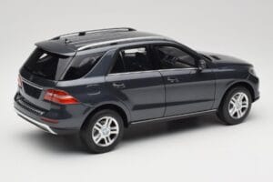 Mercedes M-Class W164 Grey Metallic Minichamps 1:18 100030100 Metalas - nuotrauka 3 iš 8