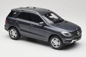 Mercedes M-Class W164 Grey Metallic Minichamps 1:18 100030100 Metalas - nuotrauka 6 iš 8