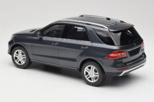 Mercedes M-Class W164 Grey Metallic Minichamps 1:18 100030100 Metalas - nuotrauka 7 iš 8