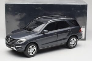 Mercedes M-Class W164 Grey Metallic Minichamps 1:18 100030100 Metalas - nuotrauka 8 iš 8