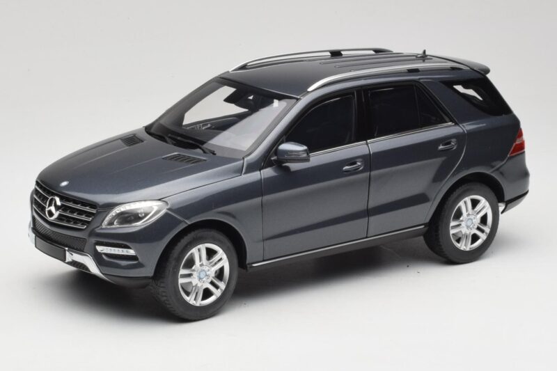 Mercedes M-Class W164 Grey Metallic Minichamps 1:18 100030100 Metalas