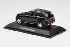 Mercedes M-Class W166 Obsidian Black Metallic Minichamps 1:43 B66960060 Metalas - nuotrauka 3 iš 4