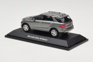 Mercedes M-Class W166 Palladium Silver Metallic Minichamps 1:43 B66960061 Metalas - nuotrauka 3 iš 4