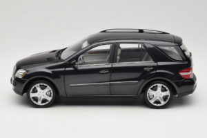 Mercedes ML W164 Obsidian Black Prekybos Atstovų Leidimas Minichamps 1:18 B66962321 Metalas - nuotrauka 4 iš 8