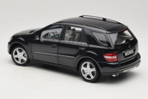 Mercedes ML W164 Obsidian Black Prekybos Atstovų Leidimas Minichamps 1:18 B66962321 Metalas - nuotrauka 7 iš 8