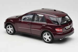 Mercedes ML W164 Red Metallic Minichamps 1:18 150034500 Metalas - nuotrauka 7 iš 8