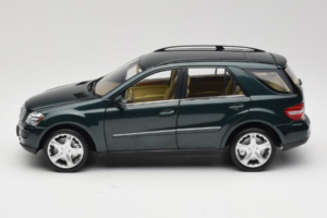 Mercedes ML W164 Green Metallic Minichamps 1:18 150034502 Metalas - nuotrauka 4 iš 8