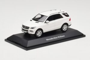 Mercedes ML W166 Calcit White Minichamps 1:43 B66960062 Metalas - nuotrauka 2 iš 4