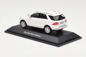 Mercedes ML W166 Calcit White Minichamps 1:43 B66960062 Metalas - nuotrauka 3 iš 4