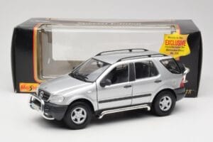 Mercedes ML320 W163 Sidabrinis Maisto 1:18 50319 Metalas - nuotrauka 8 iš 8