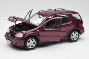 Mercedes ML55 AMG W163 Violetinis Maisto 1:18 31876 Metalas - nuotrauka 2 iš 8