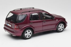 Mercedes ML55 AMG W163 Violetinis Maisto 1:18 31876 Metalas - nuotrauka 3 iš 8