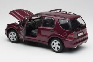 Mercedes ML55 AMG W163 Violetinis Maisto 1:18 31876 Metalas - nuotrauka 5 iš 8