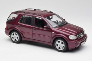 Mercedes ML55 AMG W163 Violetinis Maisto 1:18 31876 Metalas - nuotrauka 6 iš 8