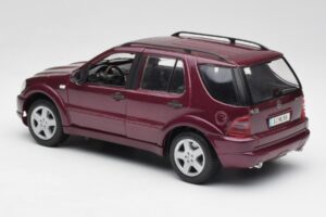 Mercedes ML55 AMG W163 Violetinis Maisto 1:18 31876 Metalas - nuotrauka 7 iš 8