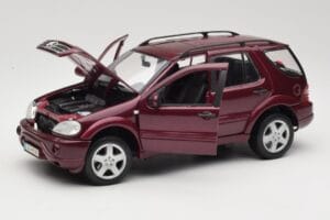 Mercedes ML55 AMG W163 Raudonas Maisto 1:18 50348 Metalas - nuotrauka 2 iš 8