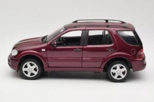 Mercedes ML55 AMG W163 Raudonas Maisto 1:18 50348 Metalas - nuotrauka 4 iš 8